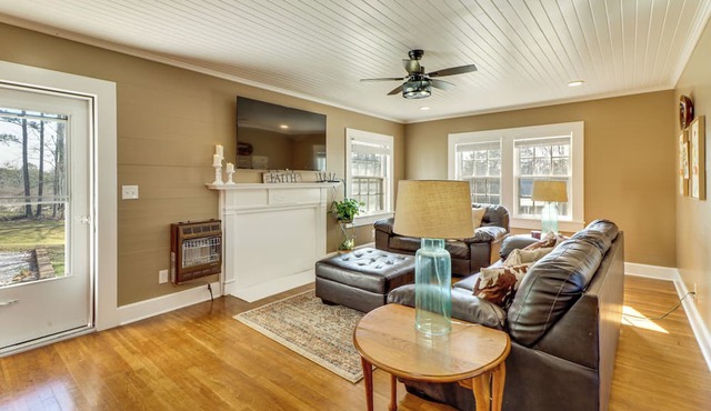 Lineville Homestead Retreat! Farmhouse & Cottage