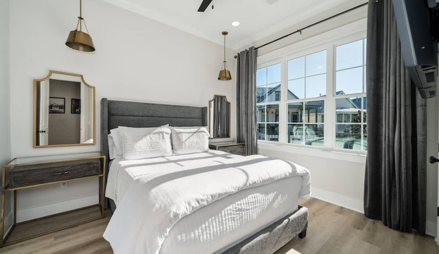 Waterfront Executive Suite - 3 Bedroom w/Loft