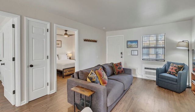2 Bedroom 1 Bath Near Downtown!