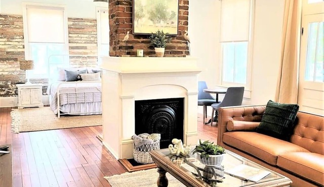 The Kelley House | Suite 3 w/Balcony