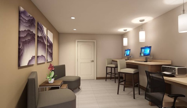 King Suite | Buffet Breakfast, Indoor Pool Access + 24h Business Center