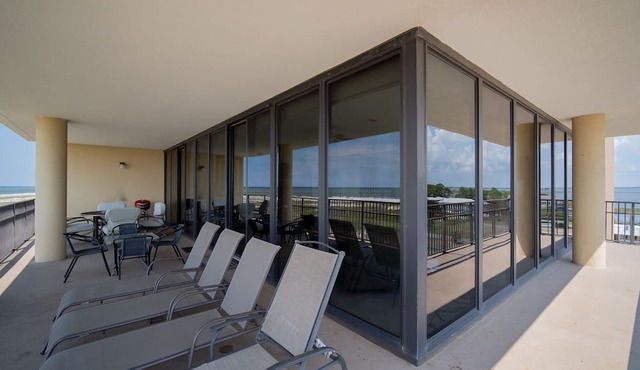 Luxury Corner Condo on the 5th Floor with Panoramic Views of Dauphin Island
