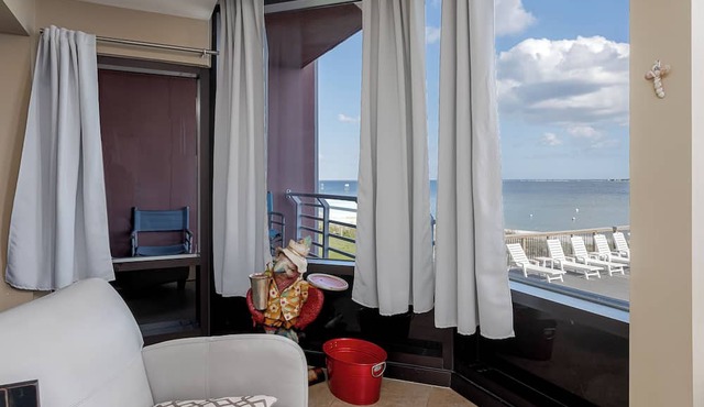 Bayfront Retreat with Pool, Perfect for 6 - PBC108