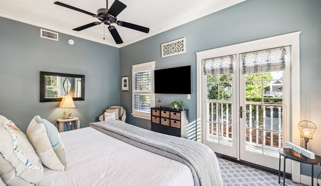 Walkable Retreat, Steps to Beach Club