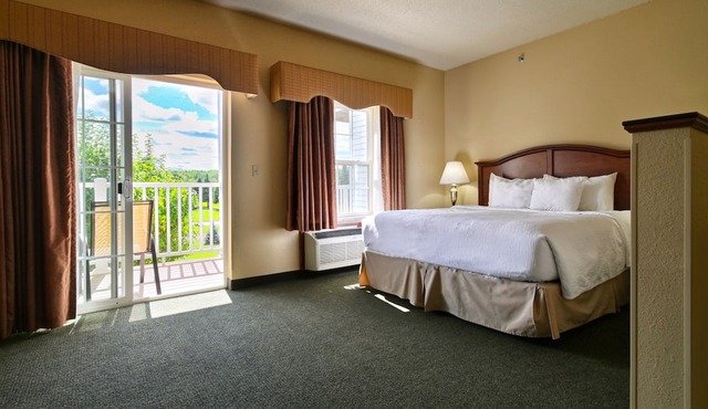 Four Seasons Island Resort