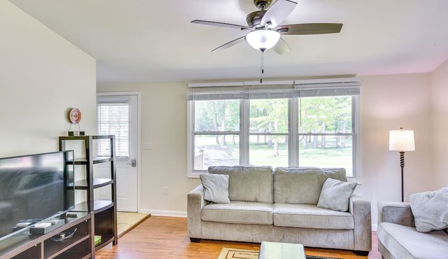 2 Mi to Warren Dunes: Sawyer Apartment w/Deck!