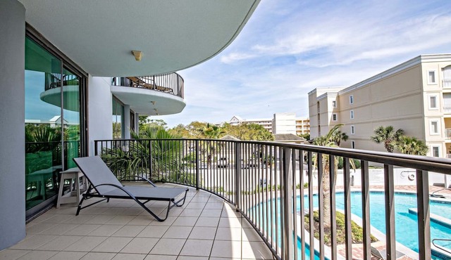 Waterfront Luxury at 2212 Phoenix on the Bay Huge Lazy River by Prickett Properties