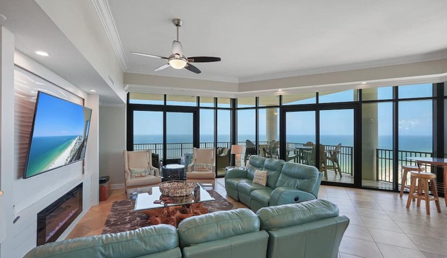 Amazing Penthouse living~Upscale~Luxury~Corner unit~BEST Views~Private balcony!