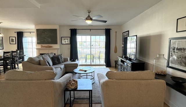 Perfect Location Condo Pools Walk to all Beach 1.5 blk