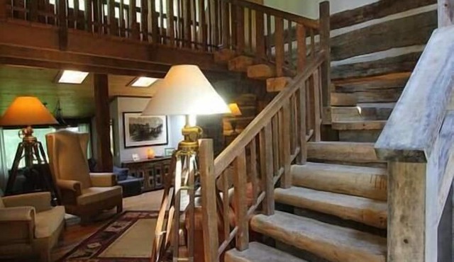 Enchanting Chalet/Covered Parking/King Suite