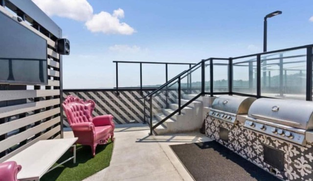 The Downtown Gem | Modern Luxe Escape 4