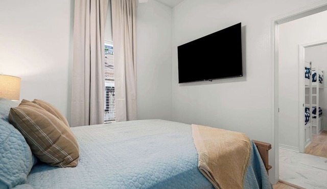 Luxury Retreat on Oleander - Unit J