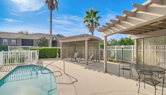 3 Mi to OWA: Modern Condo w/Resort Pool!