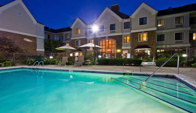 Free Breakfast Buffet. Pool & Hot Tub Access. Great Location!