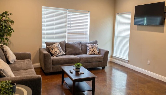 Entire Ground Floor · 6BR 4BA · Sleeps 12 · W/D