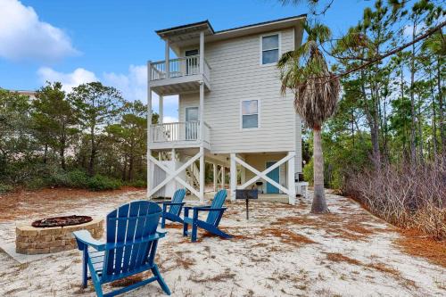 Spacious private home with patio balconies close to beaches