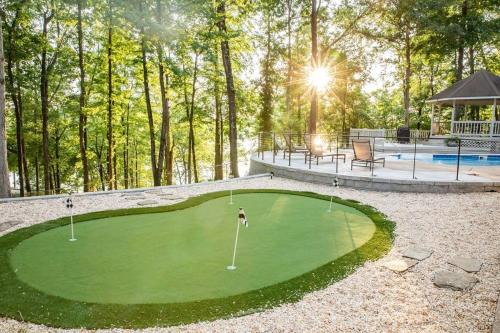 Lake T Retreat - Sunset - Pool - Putting Green