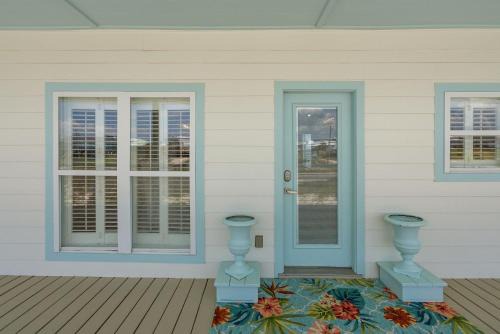 Dauphin Charm - 2237 Bienville