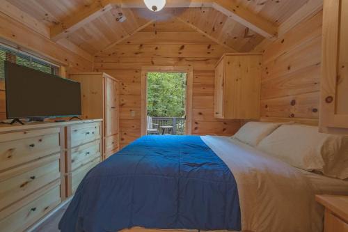 Papa Cabin Tiny Log Home Comfort In Rustic Bliss