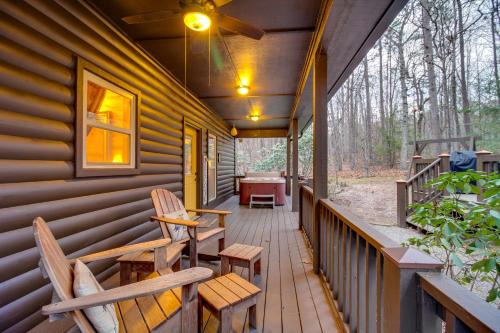 Hot Tub + Fire Pit: Wooded Cabin Near DeSoto Park!