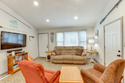 Ludington Cottage w/Lake Views & Boat Parking