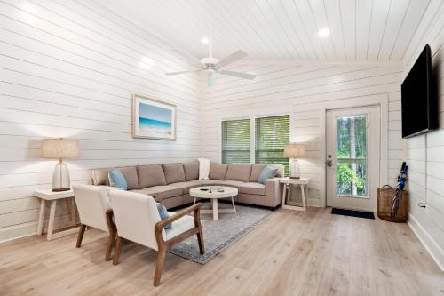 Brand New Luxury Rental on Oleander Unit D
