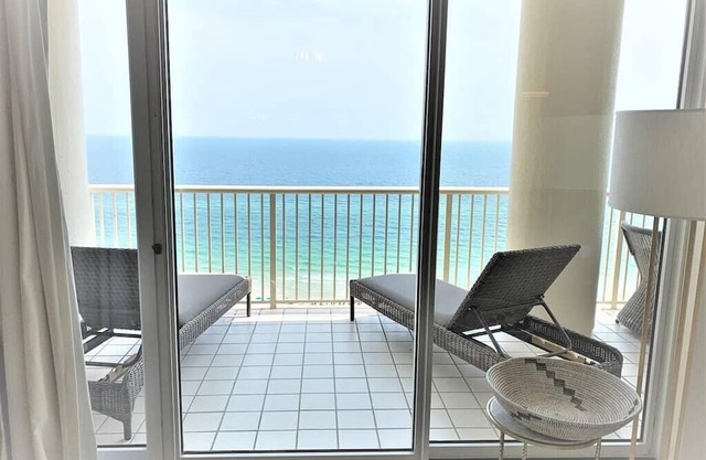 Avalon 1905 - Beach Club - 5/5 Double Mstr Bedrooms-50 Ft Balcony- Pools - beach